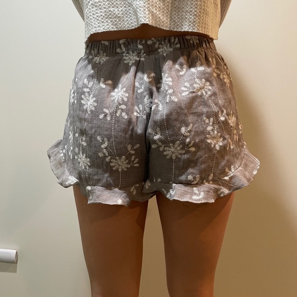 Ruffle shorts - Picture 4 of 5